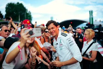Windsor lacht om onkunde bij Mercedes: 'Wat was dat in vredesnaam?'
