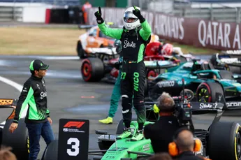 Schumacher moet lachen om vraag van Piastri aan Hülkenberg: 'Dacht vast: wat wil jij nou, ettertje?'