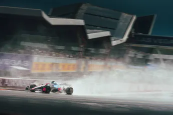 Ondertussen in F1 | Prachtige beelden: oude fan heeft dag van zijn leven