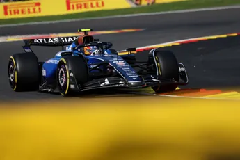 Sainz geeft zichzelf een schouderklopje ondanks moeiljkheden: 'Williams stond vorig jaar nog negende'