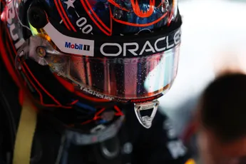 Verstappen geïrriteerd door late start: 'Had om drie uur gemoeten, meteen'