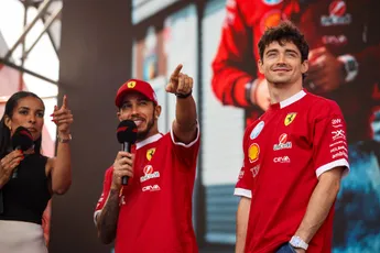 Oud-coureur ziet hoe Hamilton het zichzelf kwelt: 'Hij wil zijn teamgenoot verslaan'
