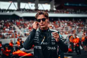 Russell verbaasd door P9: 'Je zou niet verwachten dat Verstappen zo ver achter zou liggen'