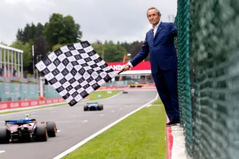 80-jarige racelegende vertelt trots over Verstappen: 'Af en toe zie ik hem wel eens'