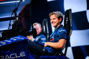 Red Bull Esports-kampioen Opmeer begrijpt Verstappen goed: 'Denk dat hij het zo geleerd heeft'
