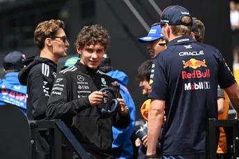 Verstappen speelt rol in ontwikkeling Antonelli: 'Ik ga naar hem en Hamilton voor advies'