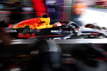 Red Bull-insider lacht om incident van Verstappen: 'Zocht wanhopig in de archieven naar iets gelijks'