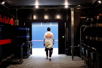 De race van Verstappen | Mekies met de handen in het haar: 'Sorry, Max'