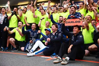 Vowles vertelt over belangrijk etentje met Sainz: 'Ik zag een last van zijn schouders vallen'