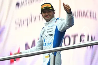 Palmer ziet ‘nieuw Williams’ na podium Sainz: ‘Alsof hij in een rode auto reed’