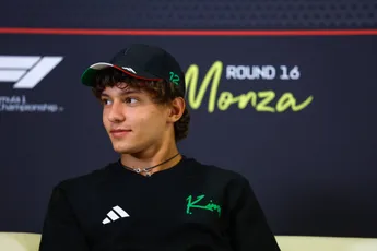 Oud-coureur uit twijfels over Antonelli: 'Als Russell hem vernietigt, is dat een groot probleem'
