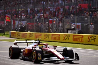 Hamilton voorzichtig over teamorders McLaren: 'Kan er niet echt commentaar op geven'