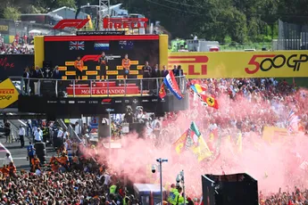 Oud-Ferrari-coureur rolt rode loper uit voor Verstappen: 'Hij zou veel mensen mee kunnen nemen'