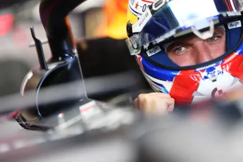 Duitse commentatoren met diepe buiging: 'Bedankt, Max Verstappen, dat je dit systeem respecteert'