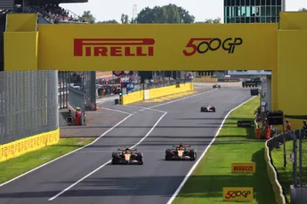Hill komt met ludieke reactie op teamorders McLaren: 'Gaan ze mij nu ook vragen die terug te geven?'