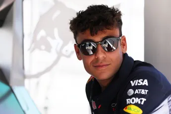 Lindblad tevreden over invalbeurt bij Red Bull: 'Ik kreeg nog een peptalk van Verstappen'