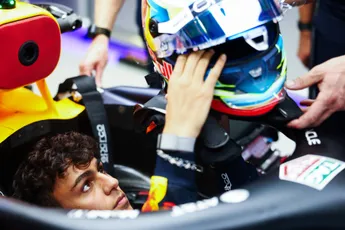 Verstappen moet stuurtje tijdelijk doorgeven in rookiewalhalla Mexico, ook Norris met minder baantijd