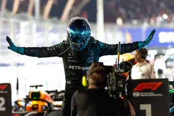 Russell reageert op nieuw Mercedes-contract: 'Gaat me meer om winnen dan om geld'