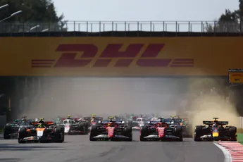 Nederlandse coureur vond momentje Verstappen opmerkelijk: 'Heb hem dat nog nooit zien doen'