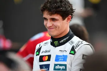 Norris verbaast zichzelf met pole position: 'Ik was echt verrast toen ik mijn tijd zag'