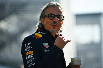 Mekies roept vol ongeloof op de boordradio van Verstappen: 'Die stint was MEGA!'