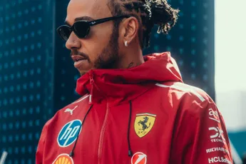 Hamilton heeft lichte zorgen: 'Ik wil echt niet racen met deze afstelling'