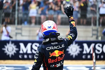 Internationale media zwijmelen weg bij dominantie Verstappen: 'Hij was Goliath, nu is hij David'