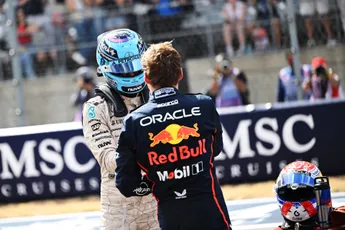 Kamikaze-actie op Verstappen leidt tot verontwaardiging: 'Het was een banzai-beweging'