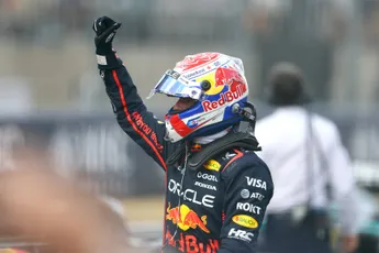 Verstappen herhaalt kunstje en pakt pole, werk aan de winkel voor McLaren