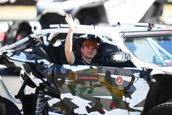 Verstappen en Antonelli worden ruw uit elkaar getrokken: 'Je haalt ons altijd uit elkaar'