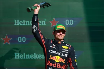 Verstappen schaart zich in illuster rijtje en passeert oude rivaal