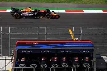 Kravitz heeft vragen over Red Bulls strategie: 'Of ze in een rampenherstelmodus zaten na de fouten'