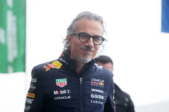 Red Bull-teambaas betuigt spijt en glundert na Verstappen-vraag: 'We weten hoe Max is'