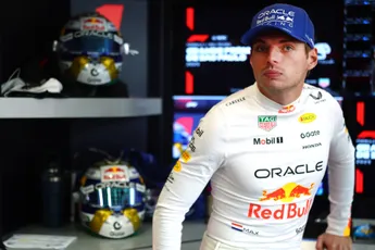 Red Bull-simulatorcoureur ziet veelzeggend gebaar van Verstappen: 'Je ziet het ongenoegen'