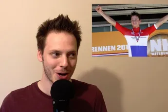 Ondertussen in het peloton | Van der Poel en co. op heerlijke wijze geïmiteerd