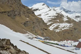 Giro-peloton had al gauw hun woord klaar over de Umbrailpas: 'Het wordt een grote shitshow'