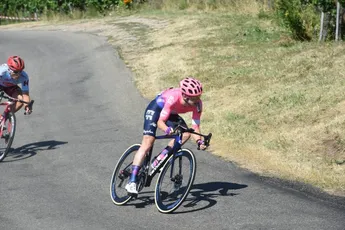 Nibali beukt er op los in Drôme Classic, maar Clarke wint de sprint