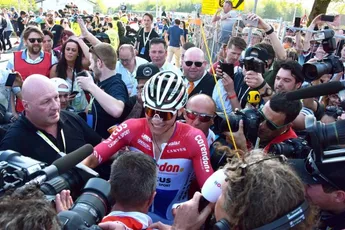 Van der Poel zet laatste WK-stap met dag van 300 kilometer: 'Dat heb ik gemist'