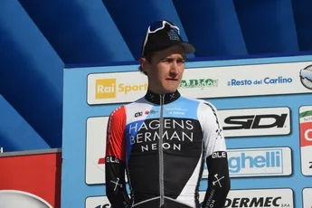 Derde wereldtitel op rij voor Bjerg bij beloften in zwaar verregende tijdrit