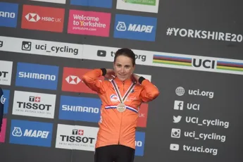 Van Vleuten kijkt naar opties na aflopend contract: 'Wil nog twee jaar door'