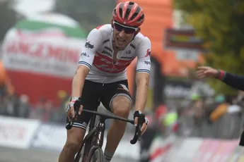 Mollema content met vijfde plek in bergklim: ‘Blij met wedstrijdkilometers’
