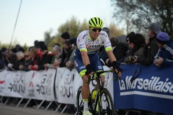 Danny van Poppel wint regenachtige Egmont Cycling Race in massasprint