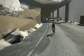 Moolman-Pasio voltooit hattrick op Alpe du Zwift, Rooijakkers keurig vierde