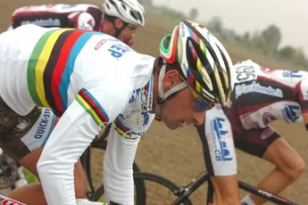 Bettini pislink over nieuwe kalender: 'Alles moet wijken voor de Tour'