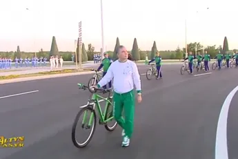 Waarom de UCI hoogste onderscheiding gaf aan 'halvegare party-president'