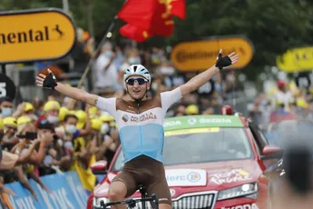 Peters wint etappe 8, Pogacar pakt tijd en Dumoulin eist knechtenrol op