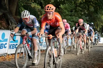 Wonden likken na zware crashes Bessèges: Pedersen ontsnapt, Van Poppel niet