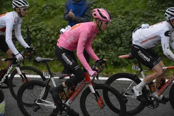 Sunweb-ploegleider Elijzen: 'Knoop in de maag bij keuzes Hindley en Kelderman'