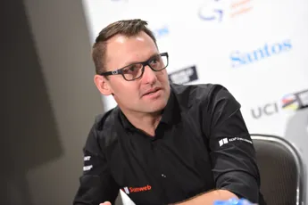 Interview | DSM-ploegleider Luke Roberts: 'Met Bardet kan het alle kanten op'