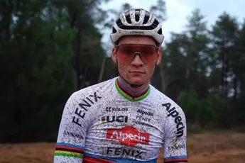 Vader Adrie vindt niet dat Van der Poel nog moet crossen: 'Het heeft geen zin meer'